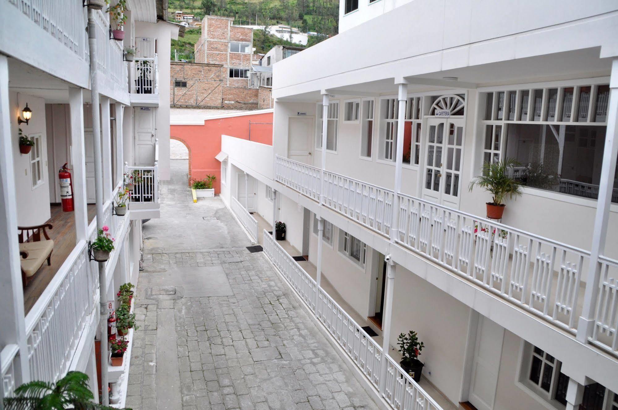 Hotel Europa Alausi Exterior photo